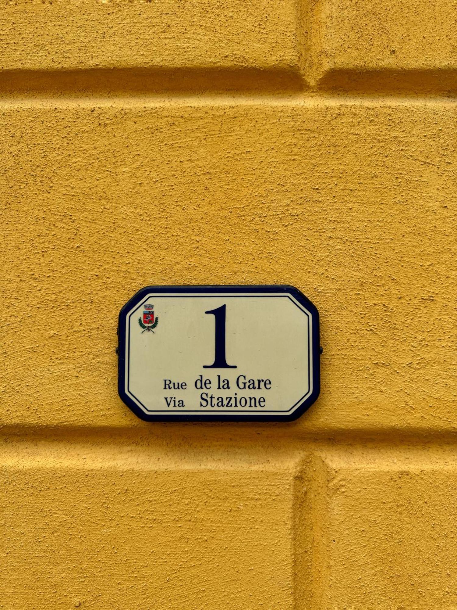 De La Gare - Dortoir & * Hone